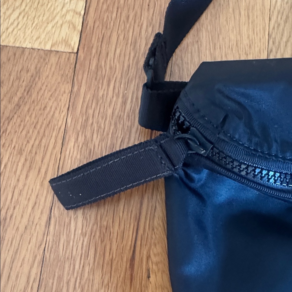 Lululemon Black nylon Belt bag/ Crossbody Bag - Picture 3 of 6